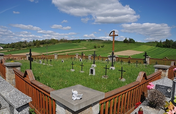 cmentarz wojenny bieździedza 40